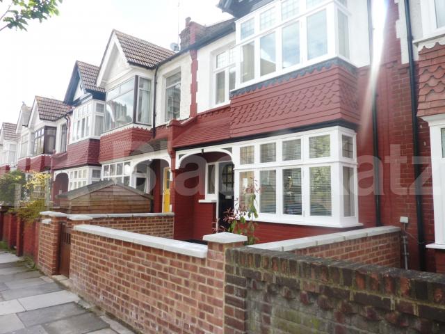 			NEW INSTRUCTION!, 4 Bedroom, 1 bath, 1 reception Flat			 Biddestone Road, HOLLOWAY